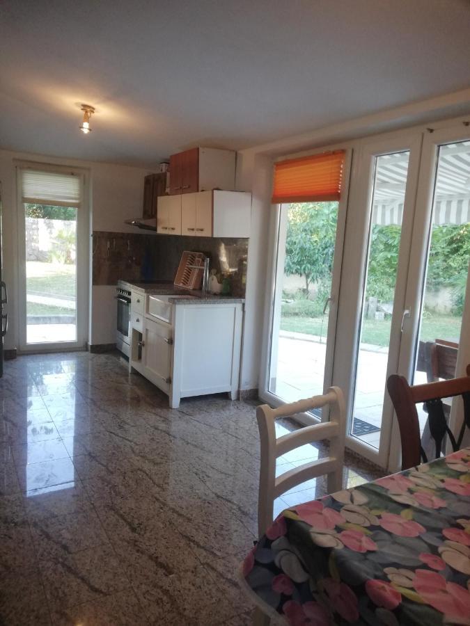 Apartman Nevia Lka Opric Exterior photo