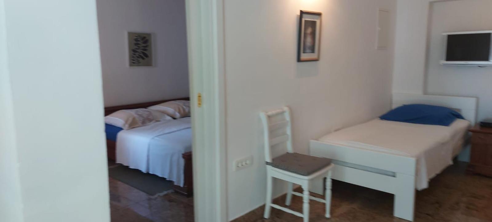 Apartman Nevia Lka Opric Exterior photo