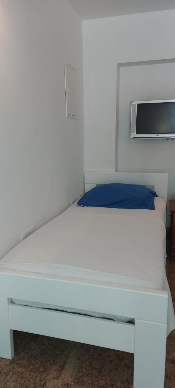 Apartman Nevia Lka Opric Exterior photo